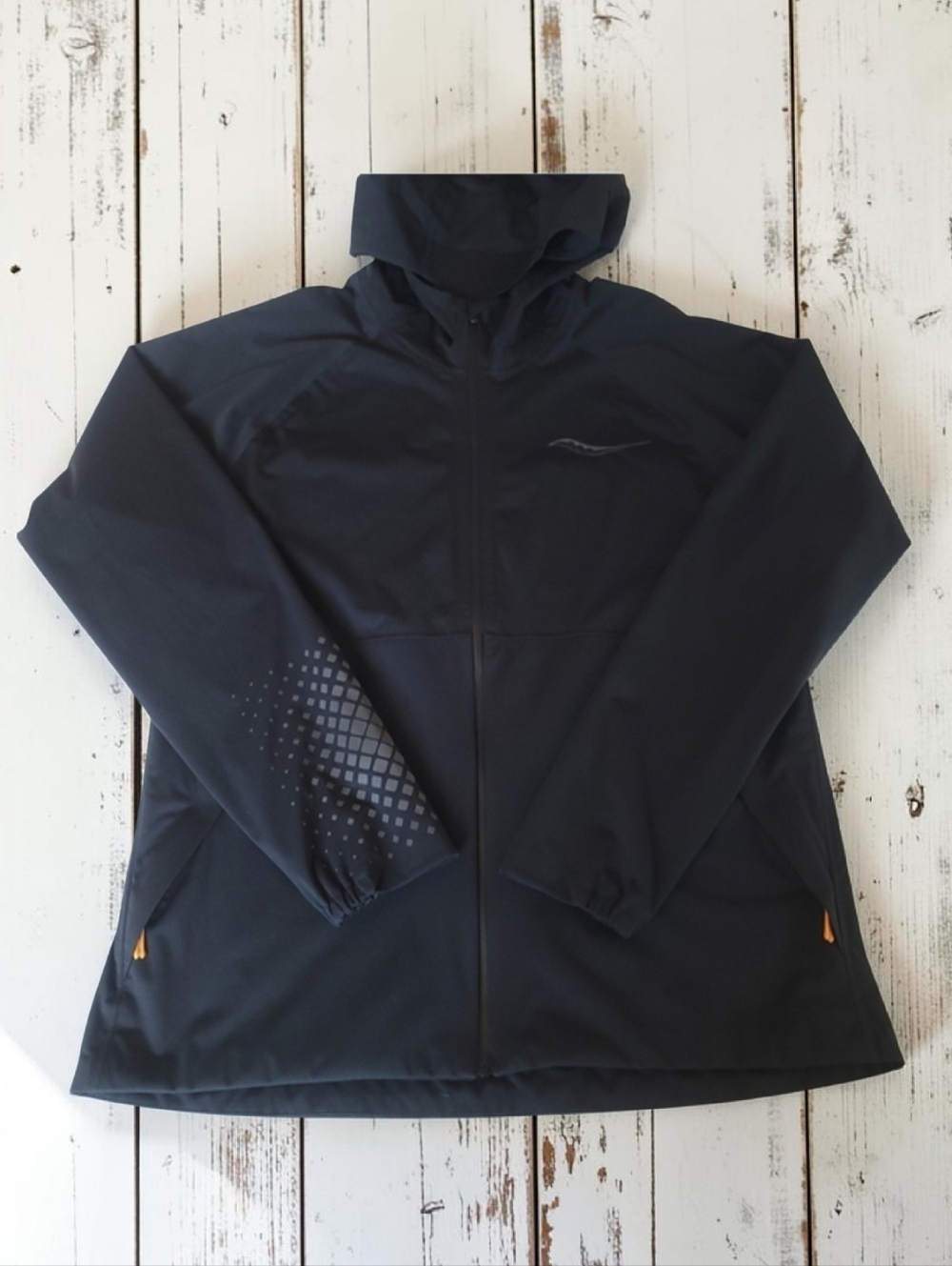 NWOT Saucony Boulder Drizzle Hooded Running Jacket - Black/Gray - Size S